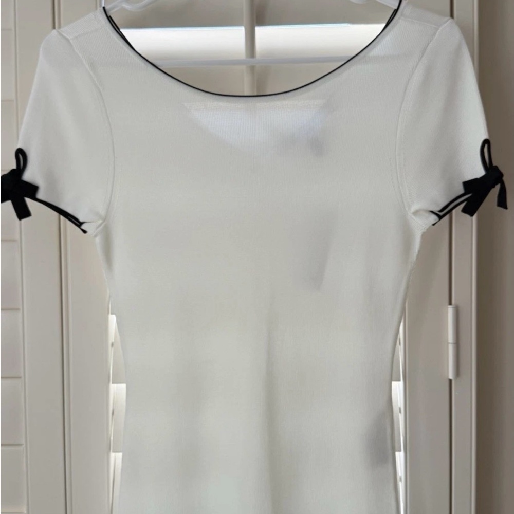 NWT White House Black Market White/Black Knit Short Sleeve V Back Bowtie-Sz. XSP